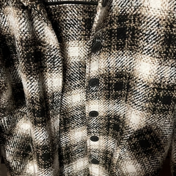 RD shacket - plaid - very comfy, oversized fit, size small - Picture 3 of 4